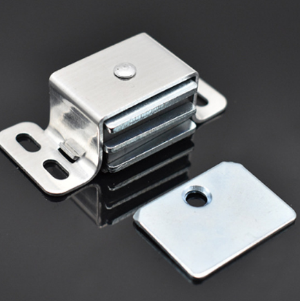 Aluminum alloy magnetic door closer