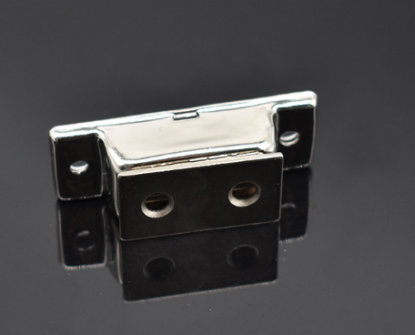 Stainless steel magnetic catch